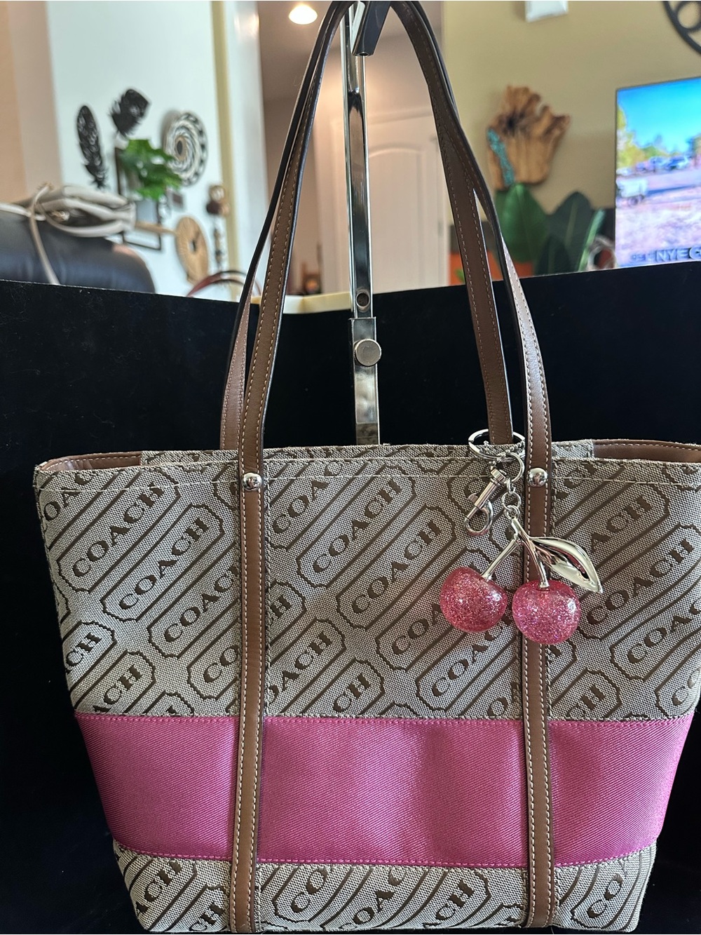 COACH #061 Lozengo Signature Tote with Pink Strip Accent - Picture 13 of 13